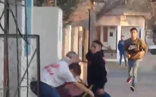 VIDEO: Hierros, ladrillazos y un herido grave en una salvaje pelea callejera