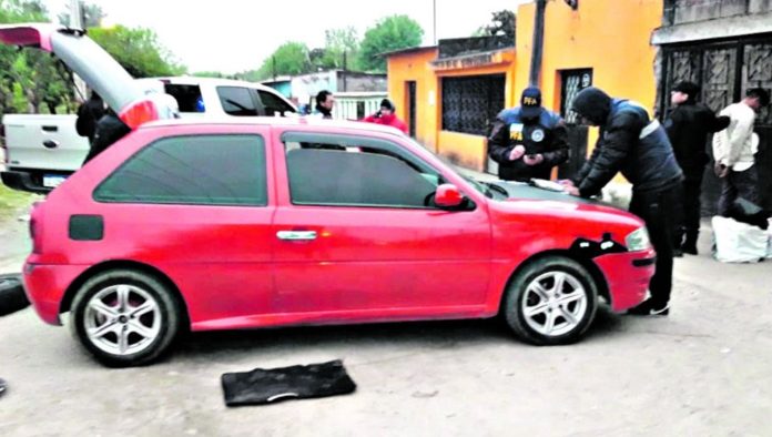 Iban en zigzag por la ruta 38 llevando droga y dinero en el auto_5d714d3364e59.jpeg