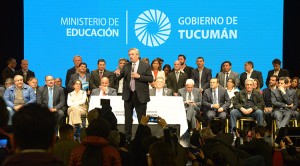el candidato A presidente con gobernador juan manzur en treato mercede sosa 010