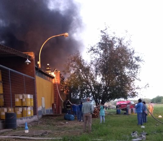 Video | Se incendió un depósito de la fabrica Alpargatas en Aguilares