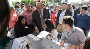 El móvil del Registro Civil descentraliza las dependencias del Estado