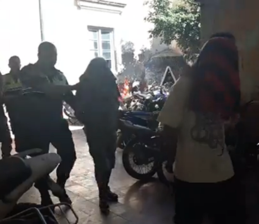 VIDEO: el rápido accionar de la policía permitió la detención de cuatro hombres