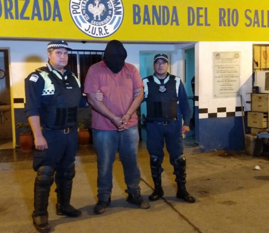 Aprehenden al asaltante que le apuntó con un arma a un joven para robarle el celular