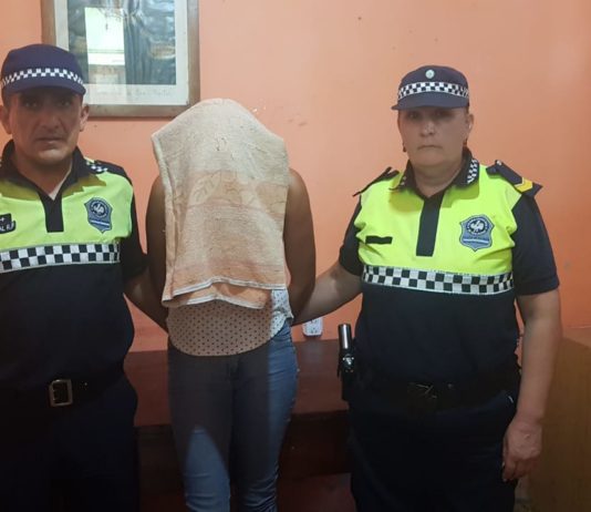 Una mujer y su novio fueron detenidos por el abuso sexual de su hija de 8 años