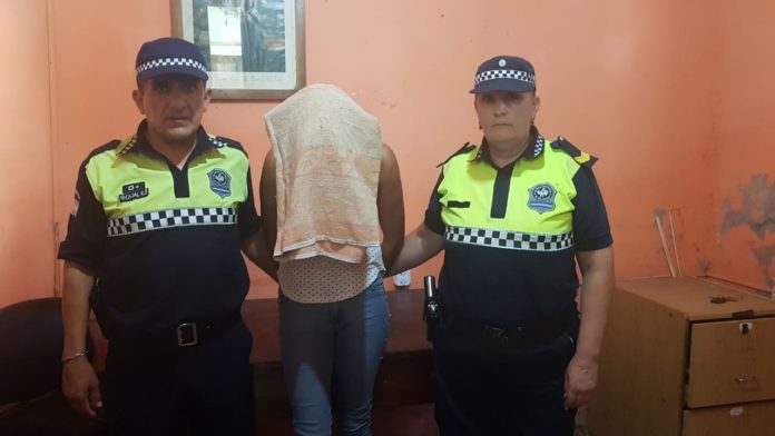 Una mujer y su novio fueron detenidos por el abuso sexual de su hija de 8 años_5e0b8cb305497.jpeg
