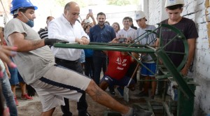 Manzur inauguró una unidad productiva en Villa 9 de Julio