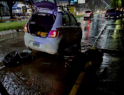 Yerba Buena: Un taxista se bajó a cambiar la rueda y murió de un infarto