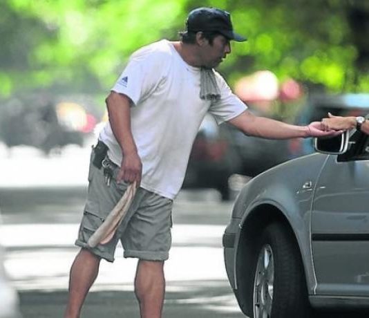 Polémica por los trapitos: La policía hará un registro