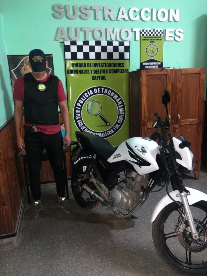 Tras una persecución en Barrio 11 de Marzo, policías recuperan una moto robada_5e56b233a71a5.jpeg