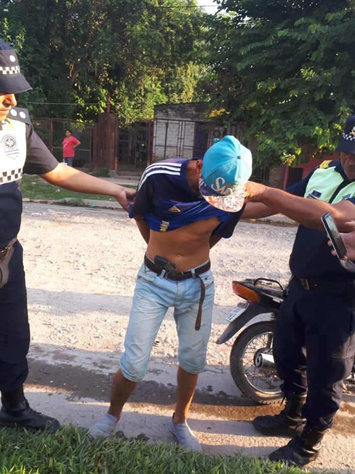 Aprehenden a dos sujetos que intentaron escapar de un control policial y estaban armados_5e628fbf5cd10.jpeg