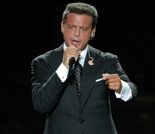 Luis Miguel llega hoy a los 50 años en plena pandemia del Coronavirus, aislado en su barco en Miami