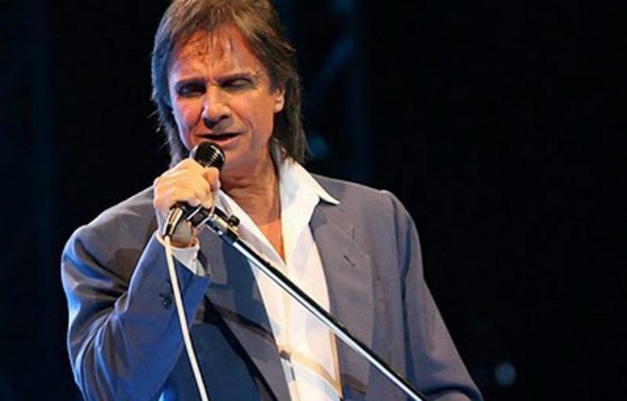 Roberto Carlos cumplirá el domingo 79 años y brindará un show desde su casa_5e99ef3670046.jpeg
