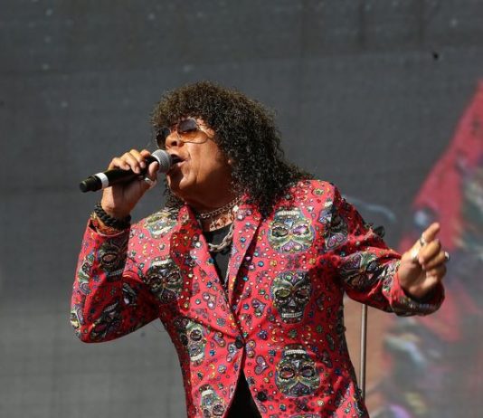 “La Mona” Jiménez desvinculó a toda su banda