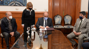 Manzur-firma-convenio-LS