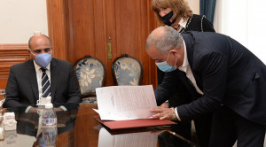 Manzur-firma-convenio-Noguiera-LS