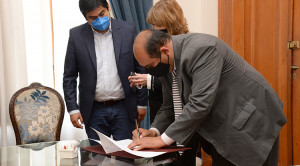 Manzur-firma-convenio-Moreno-LS