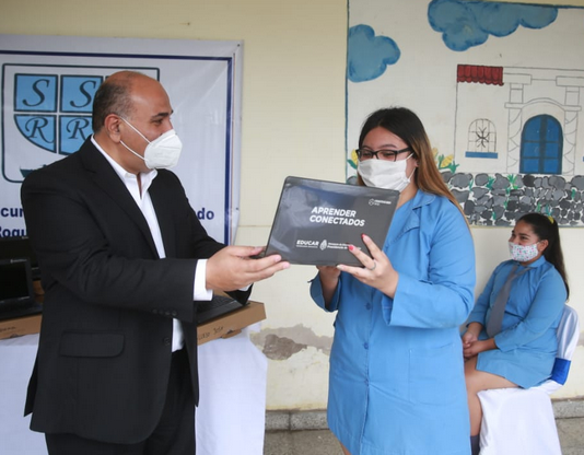 Estudiantes de Santa Rosa de Leales recibieron netbooks