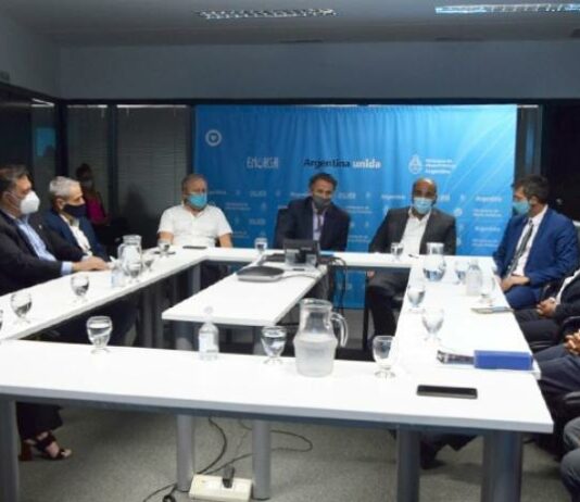 Beneficiarán a 10.500 familias tucumanas con conexiones internas de cloacas