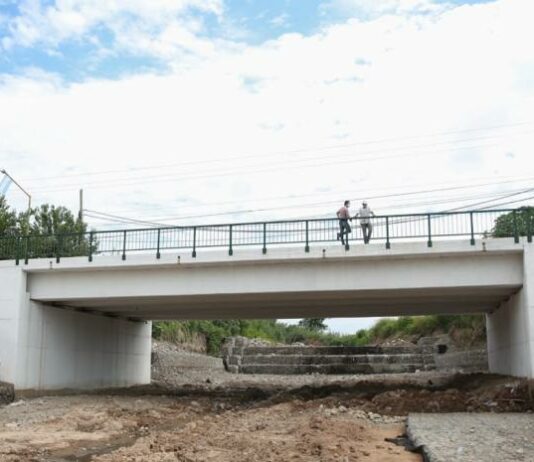Manzur habilitó el puente sobre el arroyo Nueva Esperanza