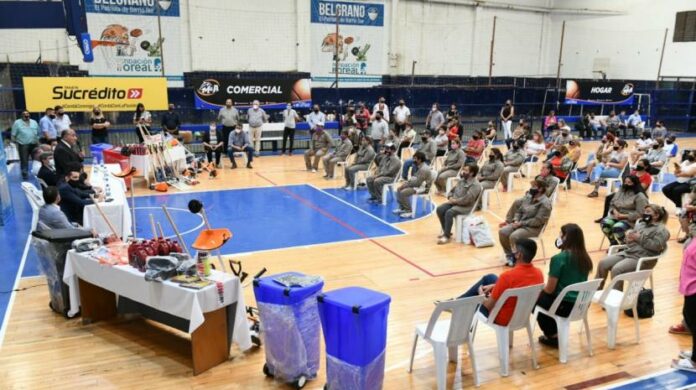 Entregaron herramientas para continuar acondicionando escuelas_604bf84433f56.jpeg