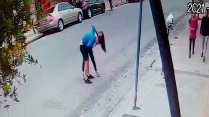 se golpea la cabeza Novia se golpea la cabeza