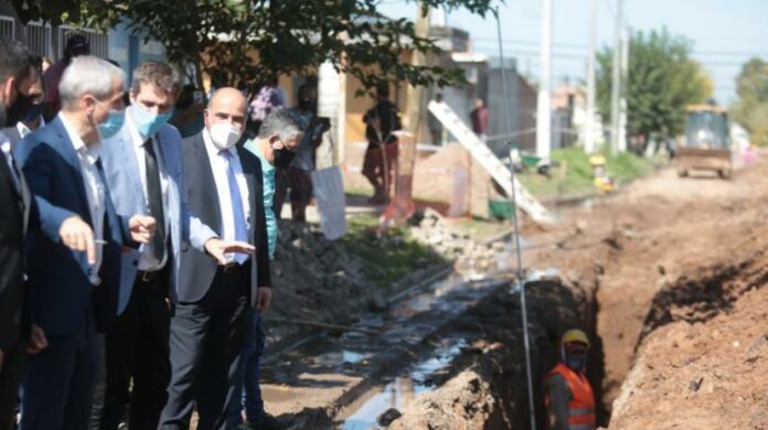 Manzur y Cresto recorrieron obras de saneamiento en el sur de la capital_6080b43f57dd5.jpeg