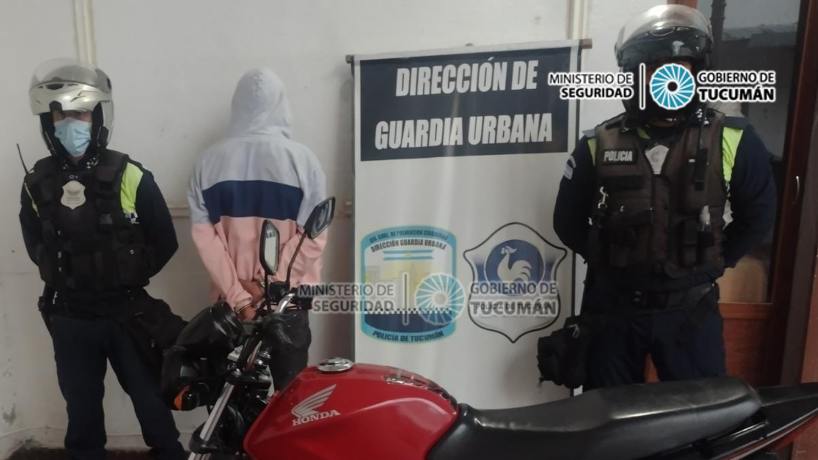 Aprehenden al acusado de robar una moto y recuperan el vehículo