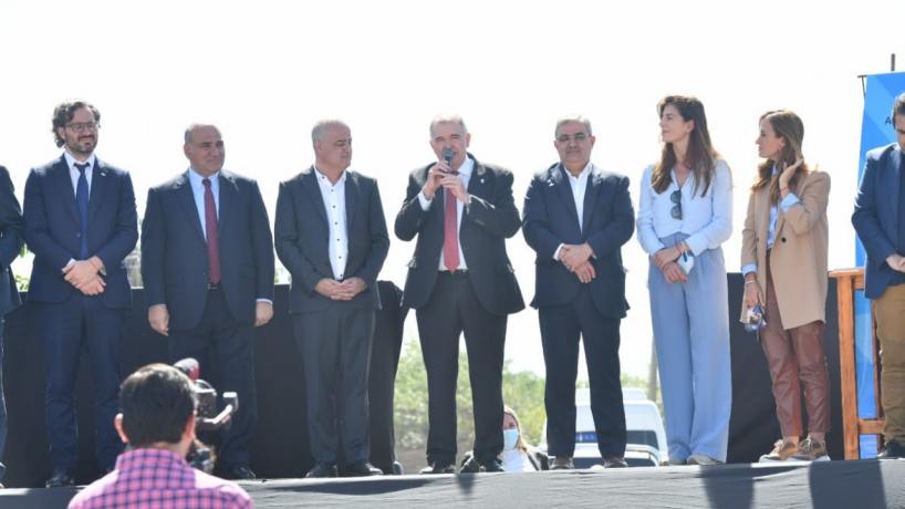 “Estamos mejorando la situación de agua y cloaca en toda la provincia”