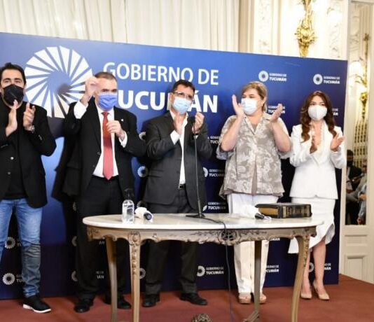 Jaldo tomó juramento a Lorena Málaga y Gladys Medina