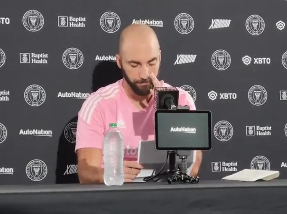 El Pipa Higuaín anunció su retiro del fútbol