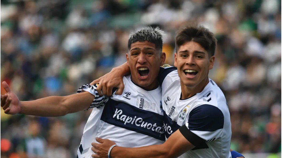 Gimnasia le ganó a Banfield y sigue en la pelea