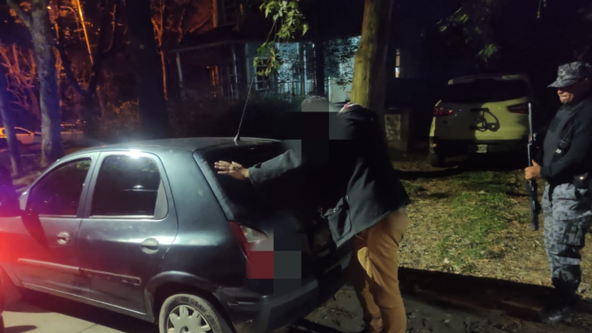 Intentaban robar ruedas de auxilio y fueron detenidos