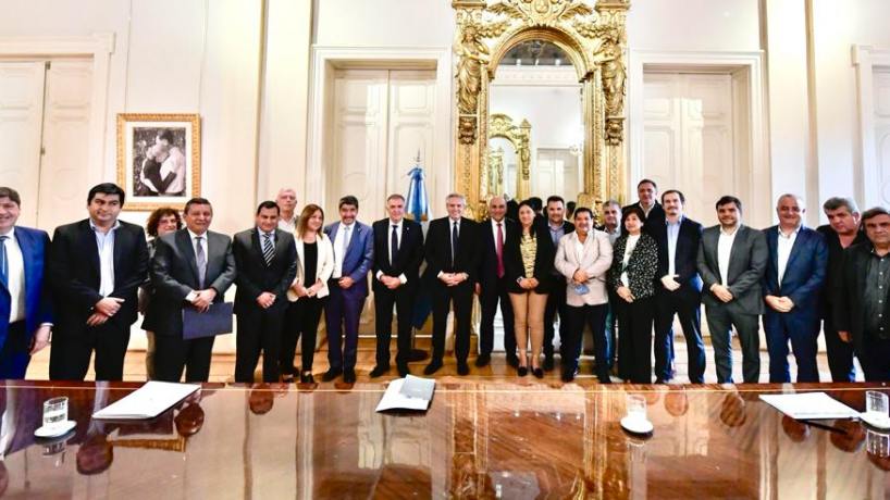Jaldo firmó convenios con la Nación para ampliar la red de gas domiciliario