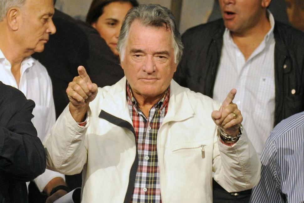 Luis Barrionuevo: Que los políticos se dejen de hinchar las pelotas porque en cualquier momento viene de vuelta el que se vayan todos