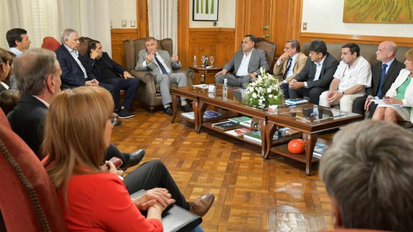 Analizan proyecto de obra de mantenimiento del Dique El Cadillal
