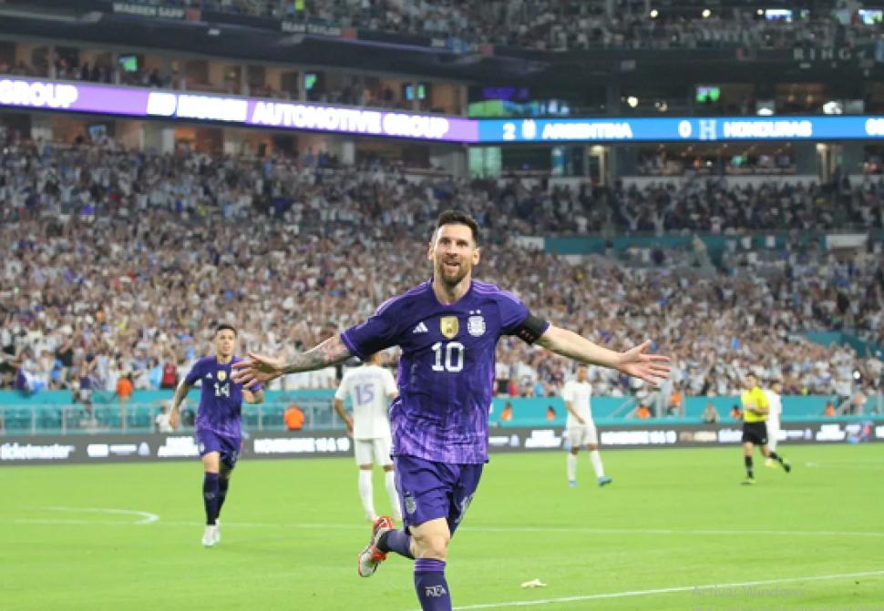 Argentina le ganó por 3 a 0 a Honduras con dos goles de Messi