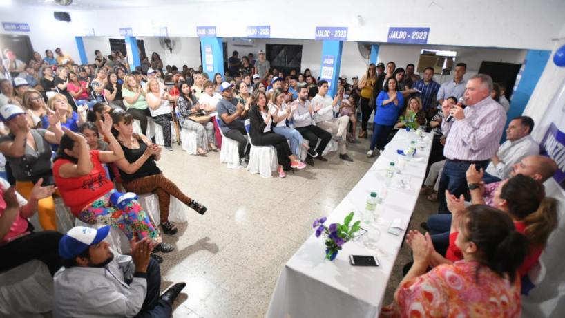 Jaldo visitó a mujeres que trabajan en cocinas comunitarias