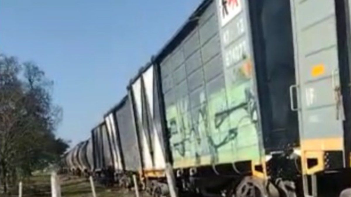 Un tren de cargas descarriló en la entrada a Colombres