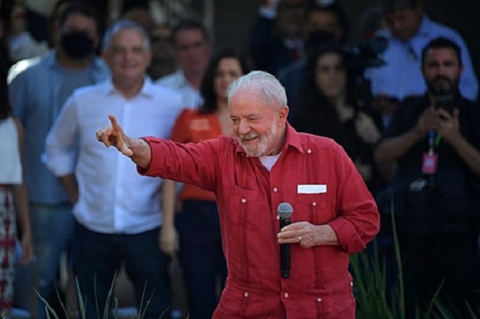 Encuesta da ganador en primera vuelta a Lula