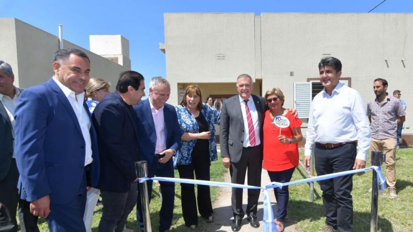 Jaldo entregó las 100 viviendas del barrio Congreso II