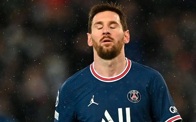 Messi tiene una inflamación en el tendón de Aquiles y no jugará mañana con el PSG