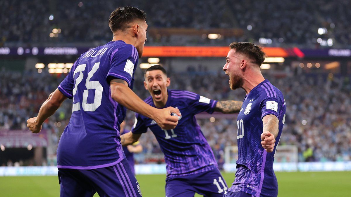 ¡A octavos! Argentina le ganó 2 a 0 a Polonia y clasificó primero
