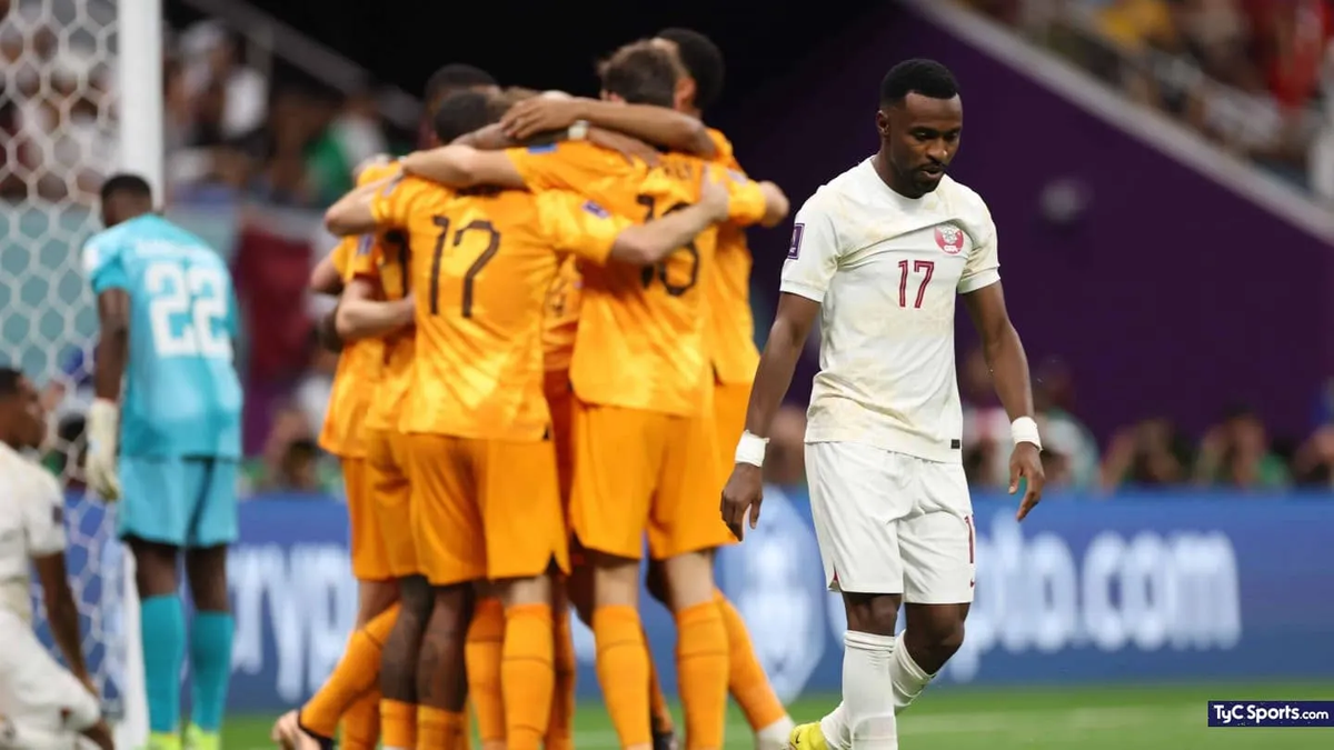 Países Bajos le ganó 2 a 0 a Qatar y terminó primero en el grupo