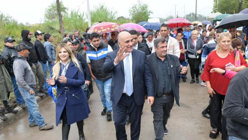 Con pavimento e iluminación, jerarquizan la Colonia 3 de Lules