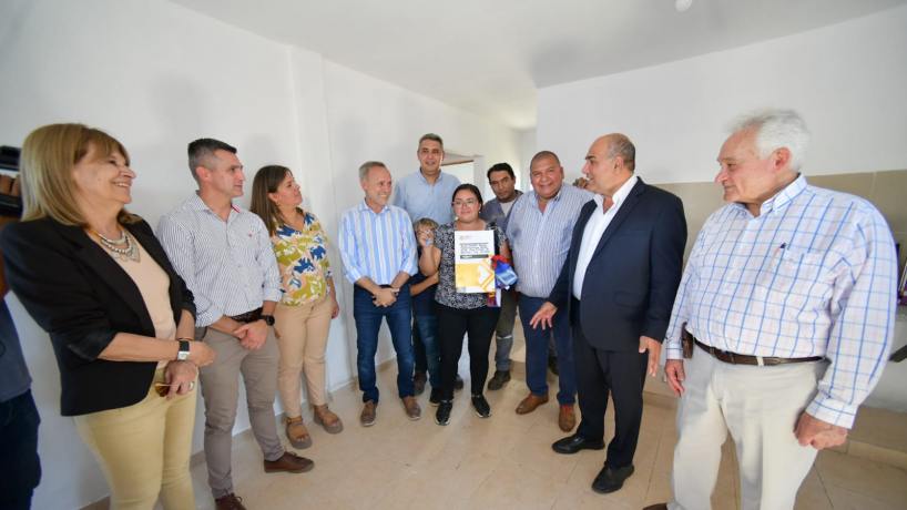 Entregaron viviendas a familias de Quilmes y Los Sueldos