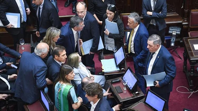 Escándalo en el Senado: la oposición abandonó el recinto y se cayó la sesión