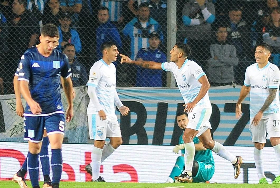 Atlético sorprendió a Racing y le ganó 3 a 1 de visitante