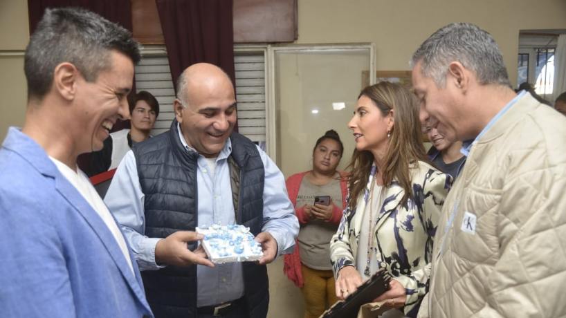 Manzur recorrió emprendimientos sociales en el Barrio Diza