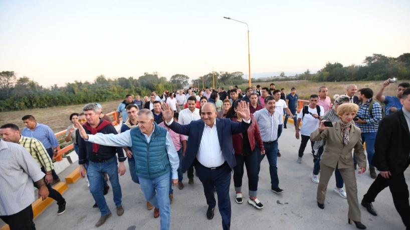 Un puente entre los barrios Sofía y Belgrano une a Aguilares con Santa Bárbara
