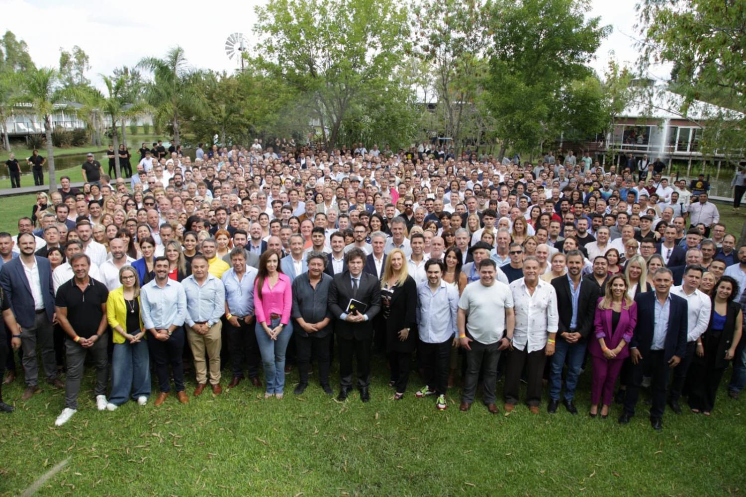Bussi participó de un encuentro nacional de dirigentes que apoyan a Javier Milei